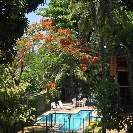 Island Refuge - 6 Suites, Swimming Pool & Bbq